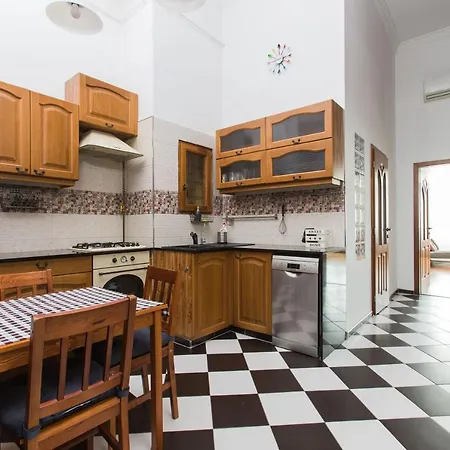 Grand Boulvard Apartment